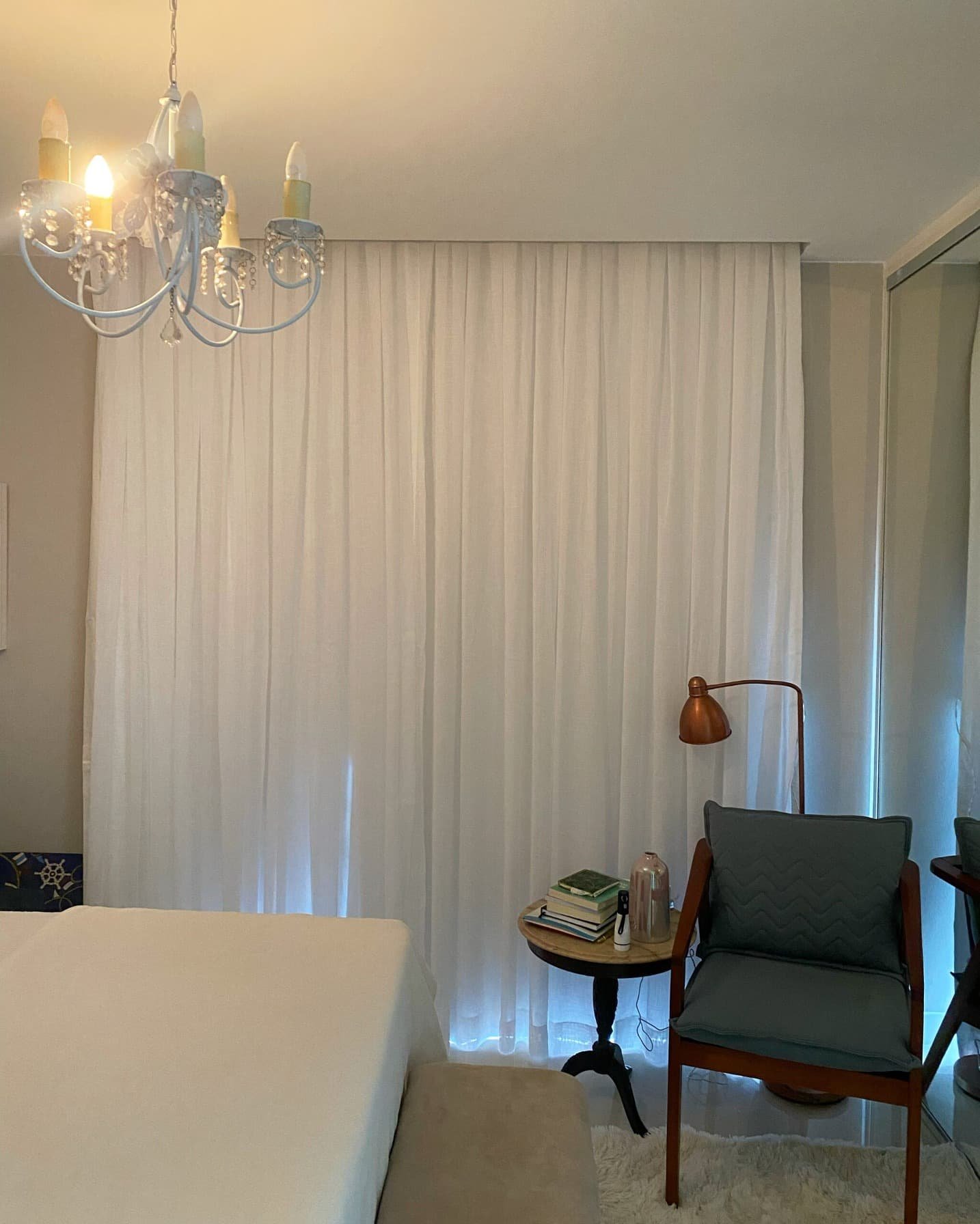 Cortina de Trilho Suíço Duplo – Linho e Blackout